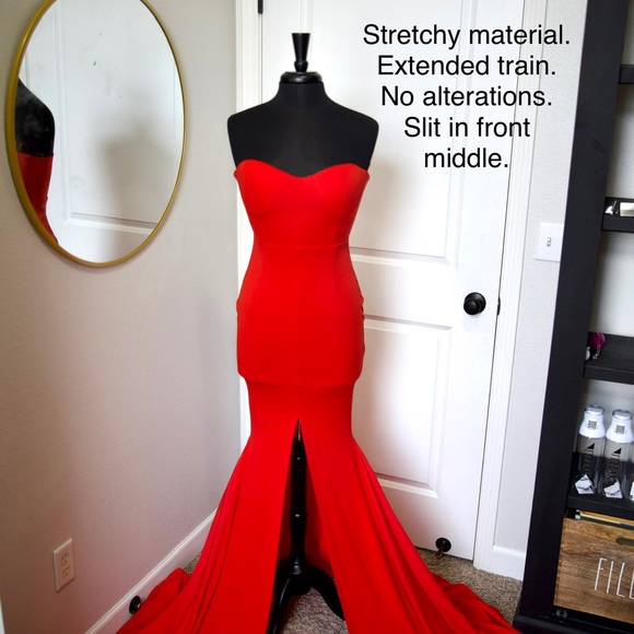 Red Dress - XS/S - Picture 2 of 3